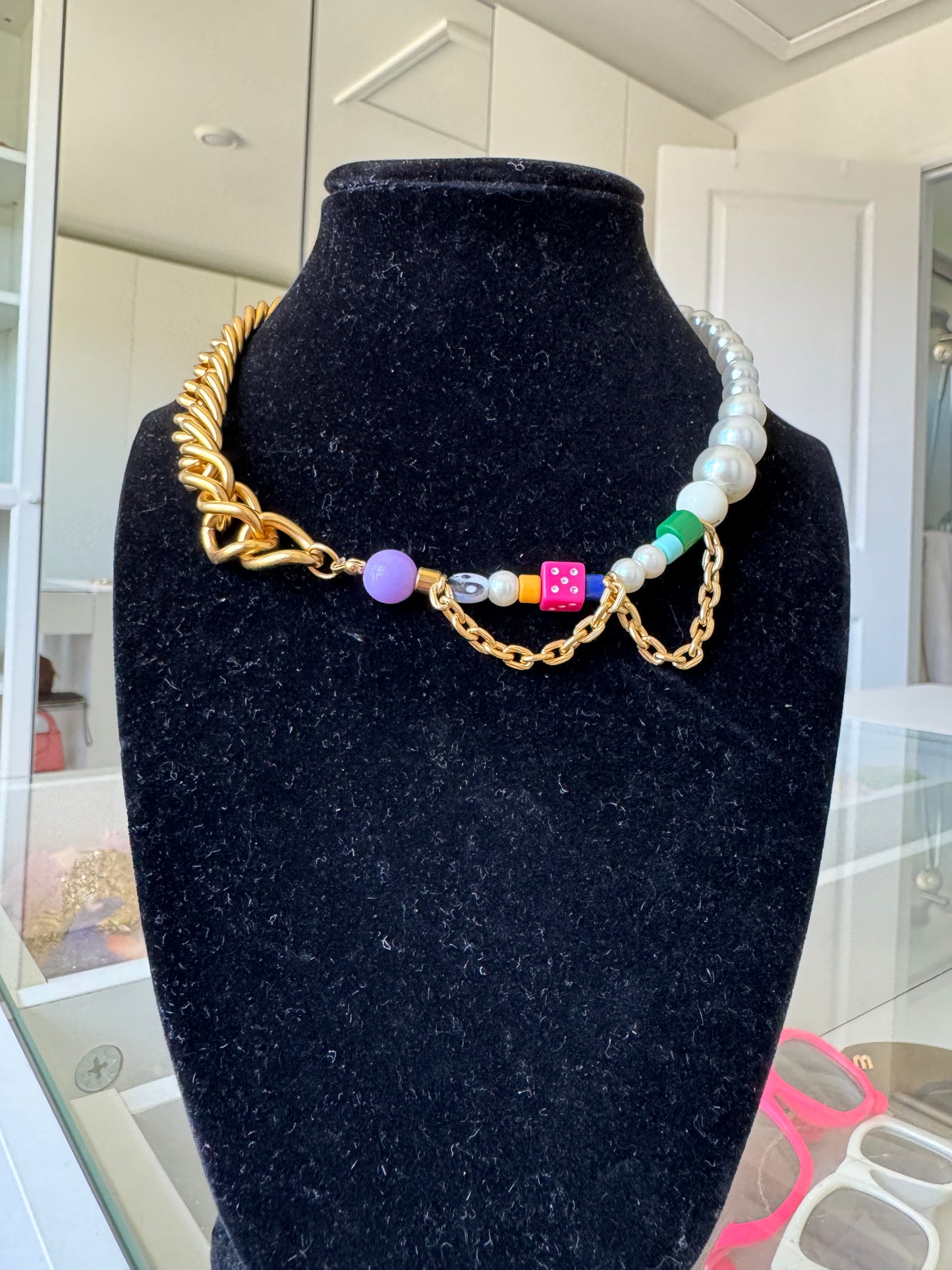 Collar dorado mitad perlas de dado rosa