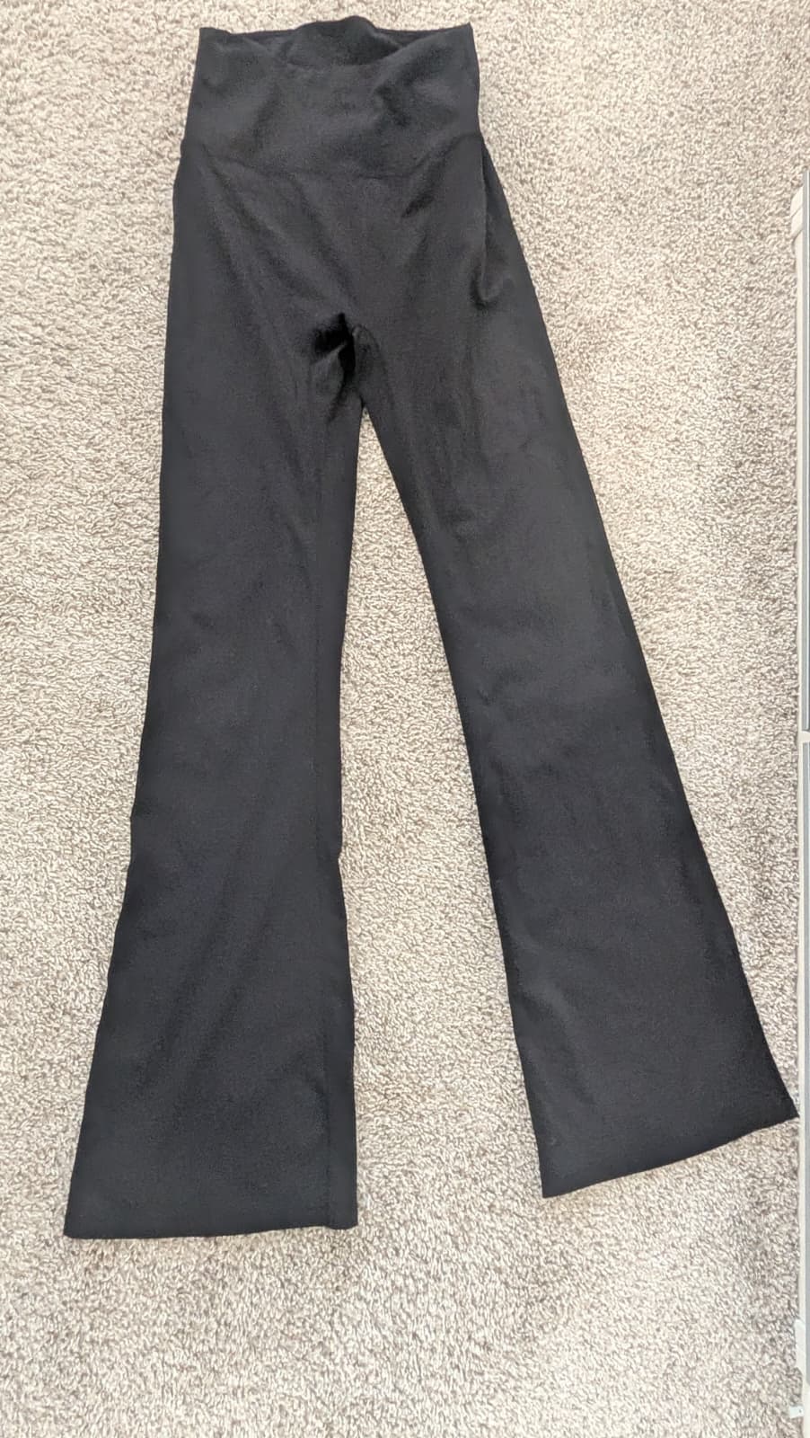 Leggings alo small closet sale acampanadas