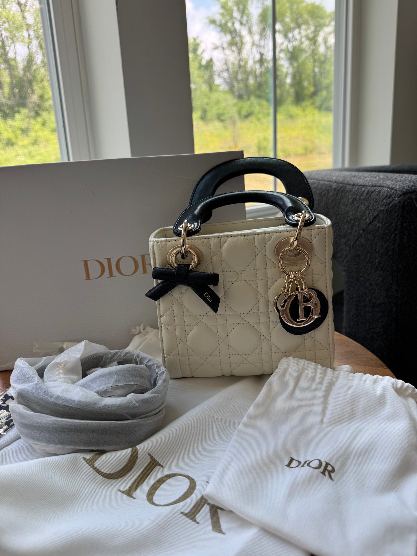Bolsa Dior beige con negro nueva temporada con accesorios y caja