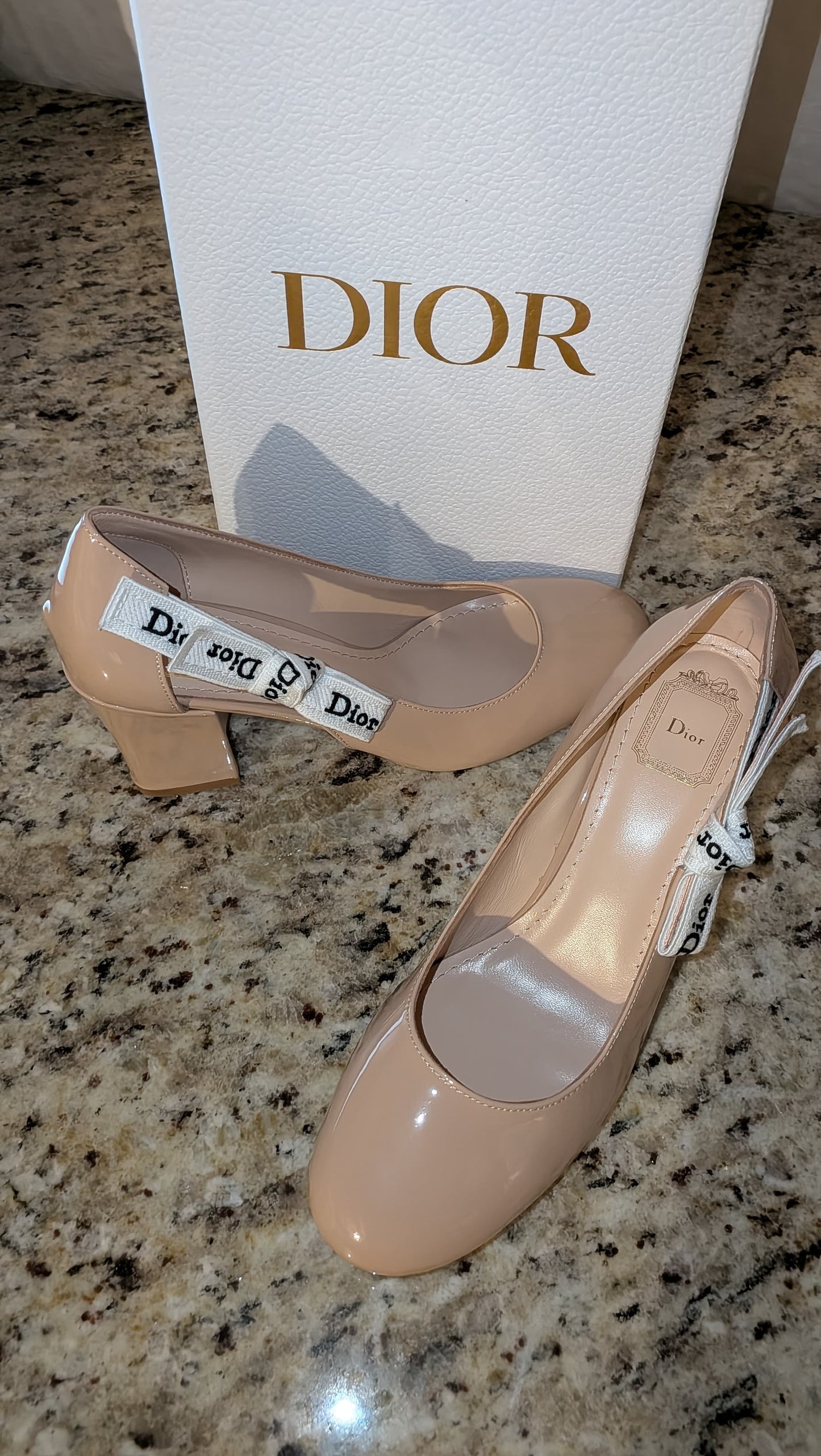Tacones Dior talla 8 top quality color nude con caja