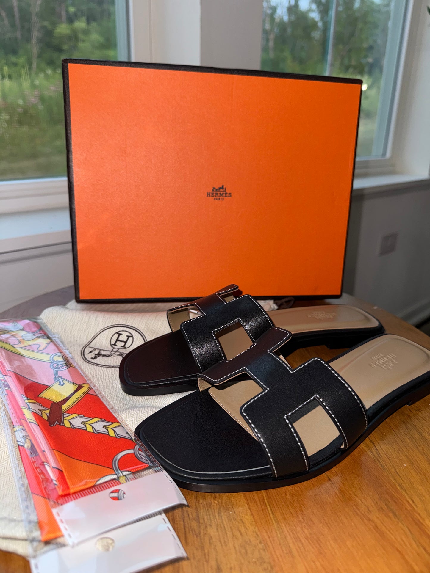 Sandalias Hermes negras talla 8 top quality con cubre polvo y mascada
