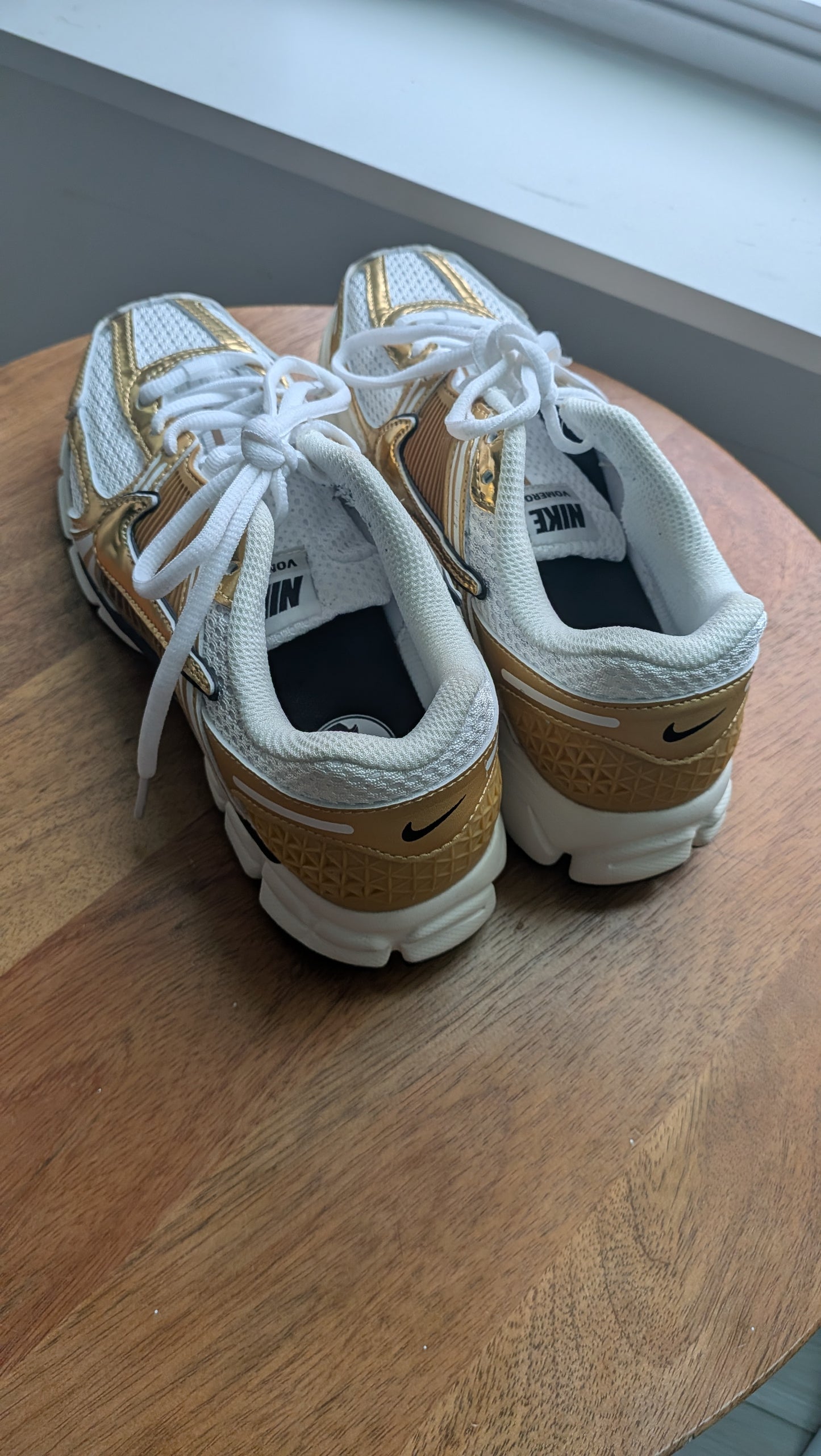 Closet sale Tenis Nike dorados talla 8