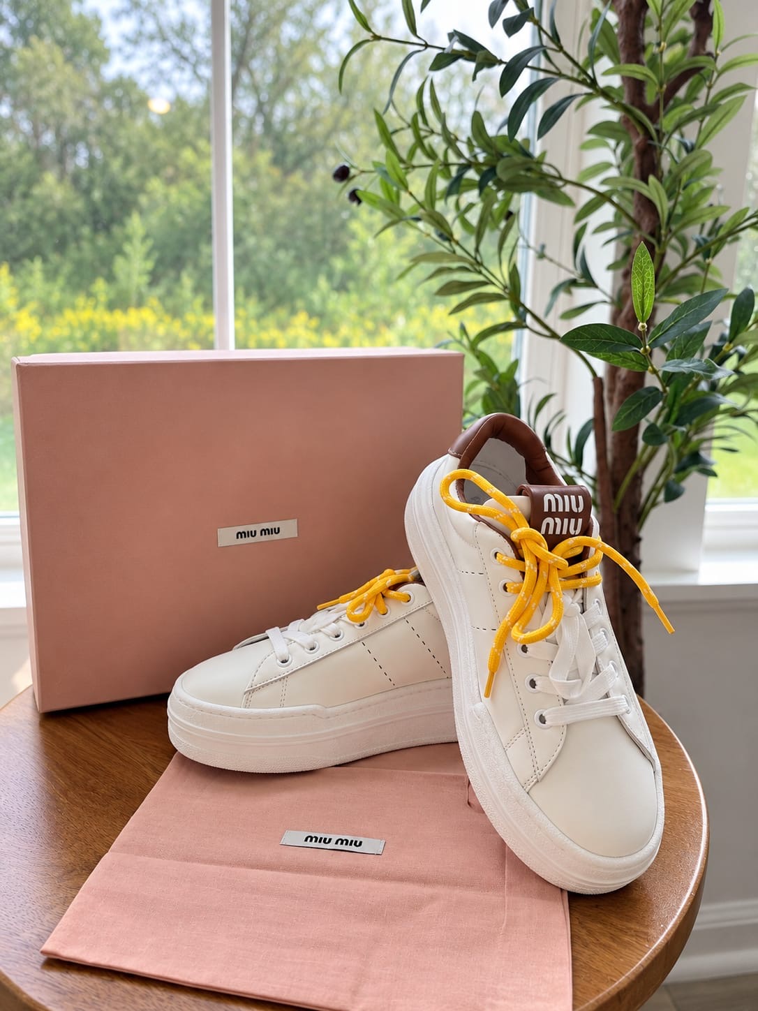 Tenis Miu Miu talla 8 blancos con caja