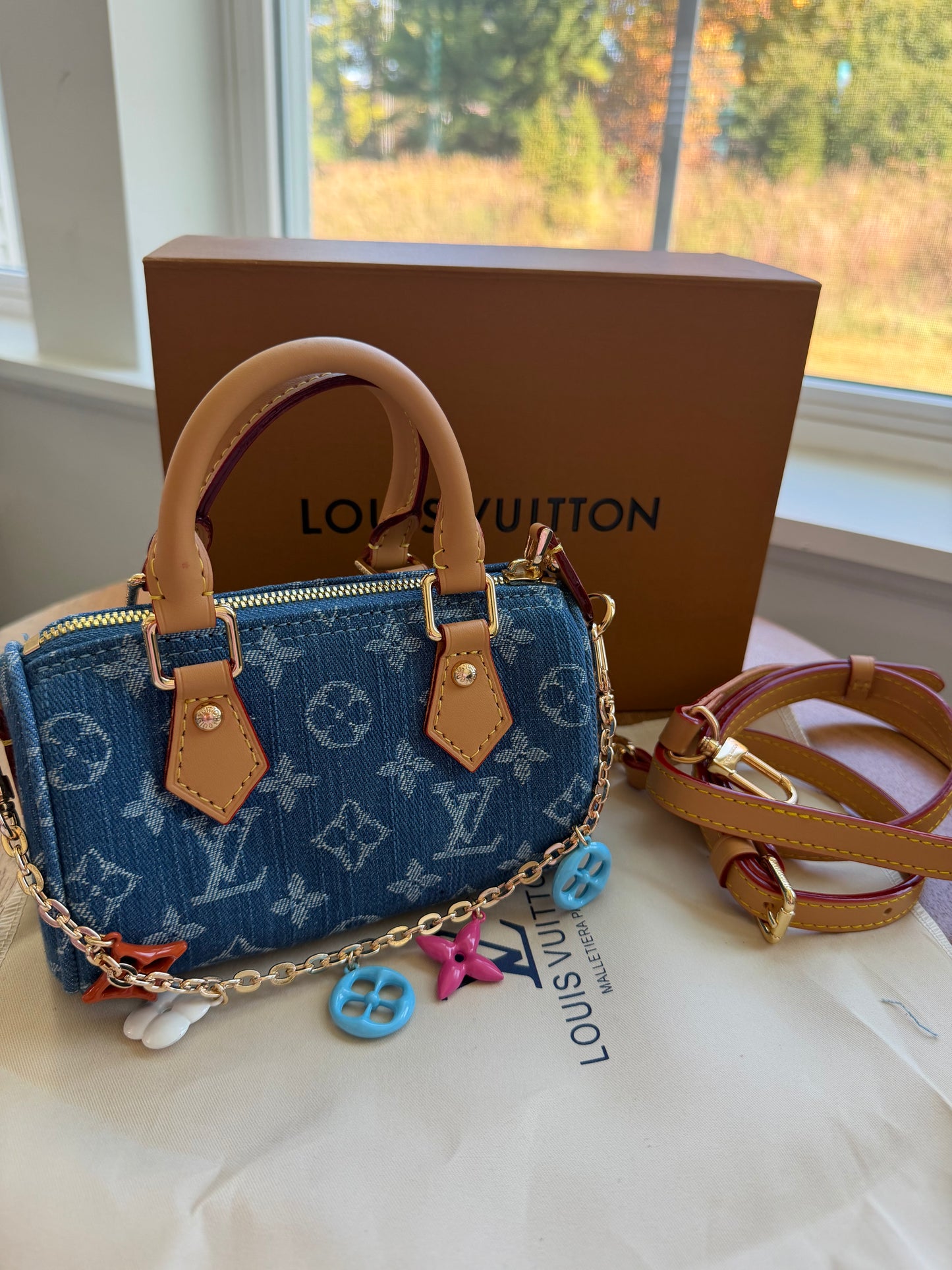 Bolsa LV mezclilla con accesorios