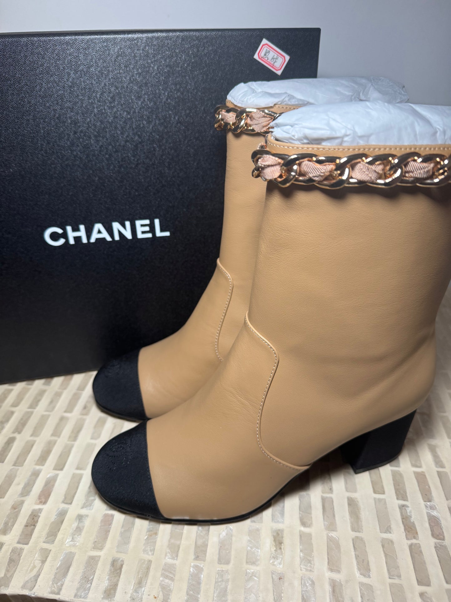 Botas Chanel doble vista las puedes usar con el calenton o sin , nuevas con caja tall 8