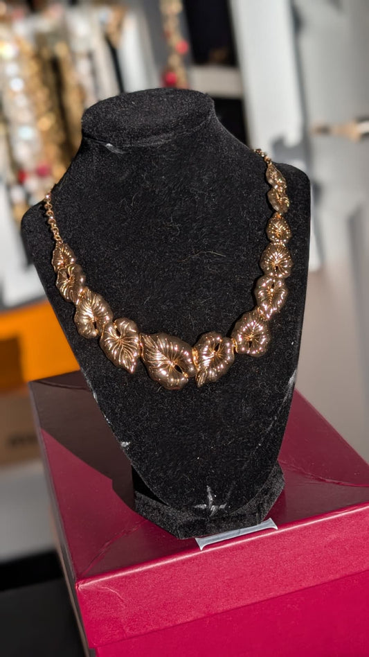 Collar hojas dorado 2