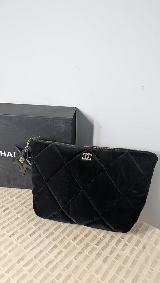 Cosmetiquera Chanel nueva con caja