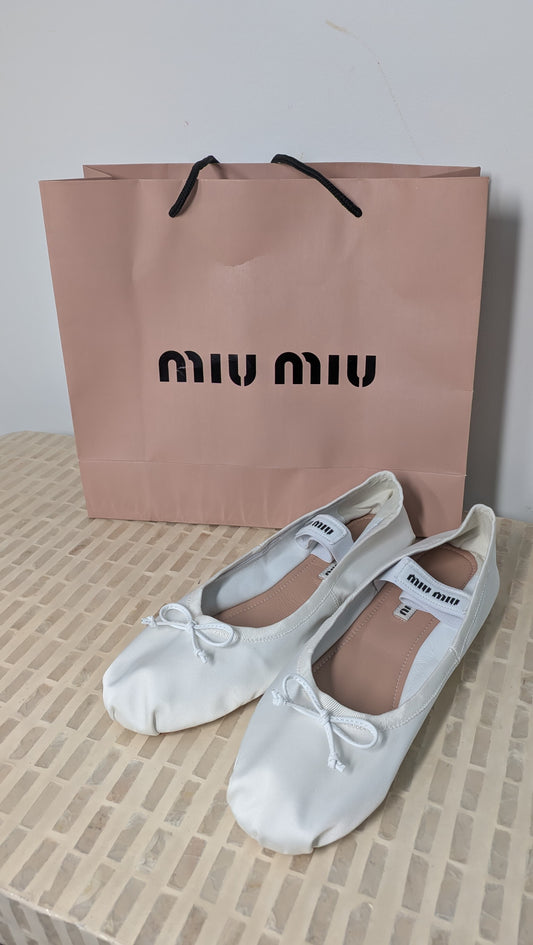 Ballerinas Miu Miu blancos talla 8 Nuevo’s con caja