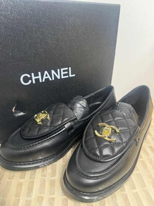 Mocasines Chanel talla 8 Nuevo’s con caja