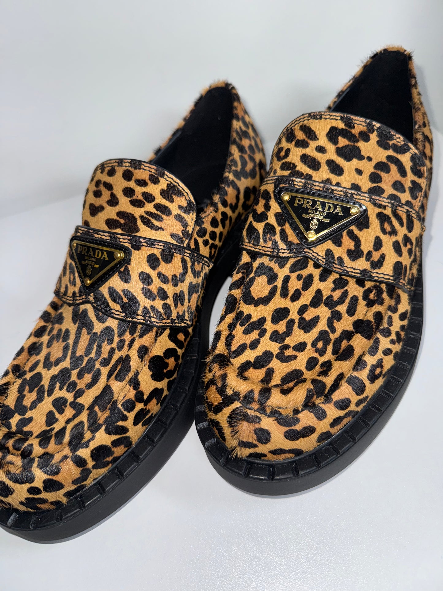 Mocasines Prada talla 8 leopardo Nuevo’s con caja