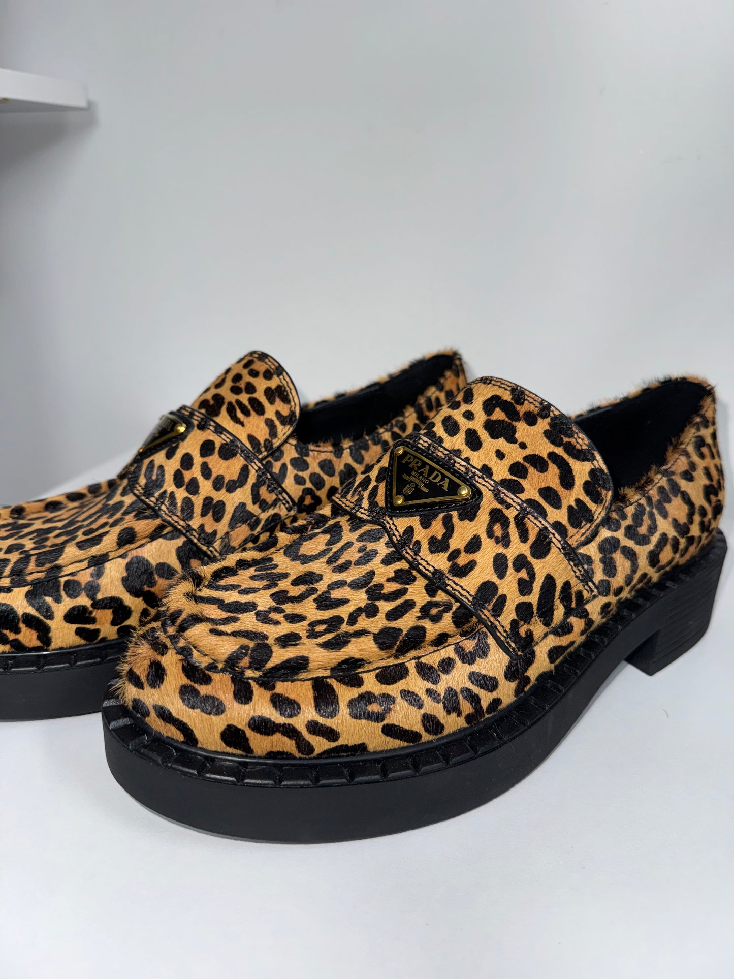 Mocasines Prada talla 8 leopardo Nuevo’s con caja