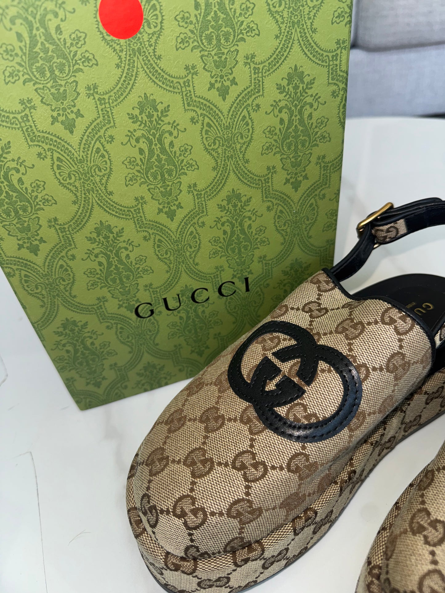 Sandalias Gucci talla 8 nuevas con caja