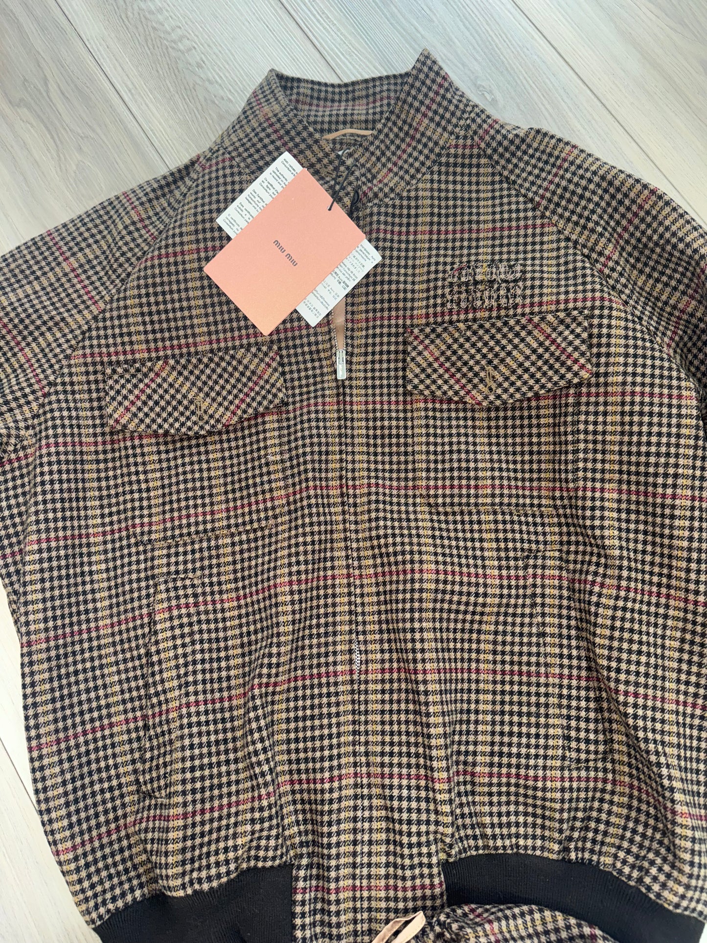 Set Miu Miu small pero viene oversized top quality chamarra y falda