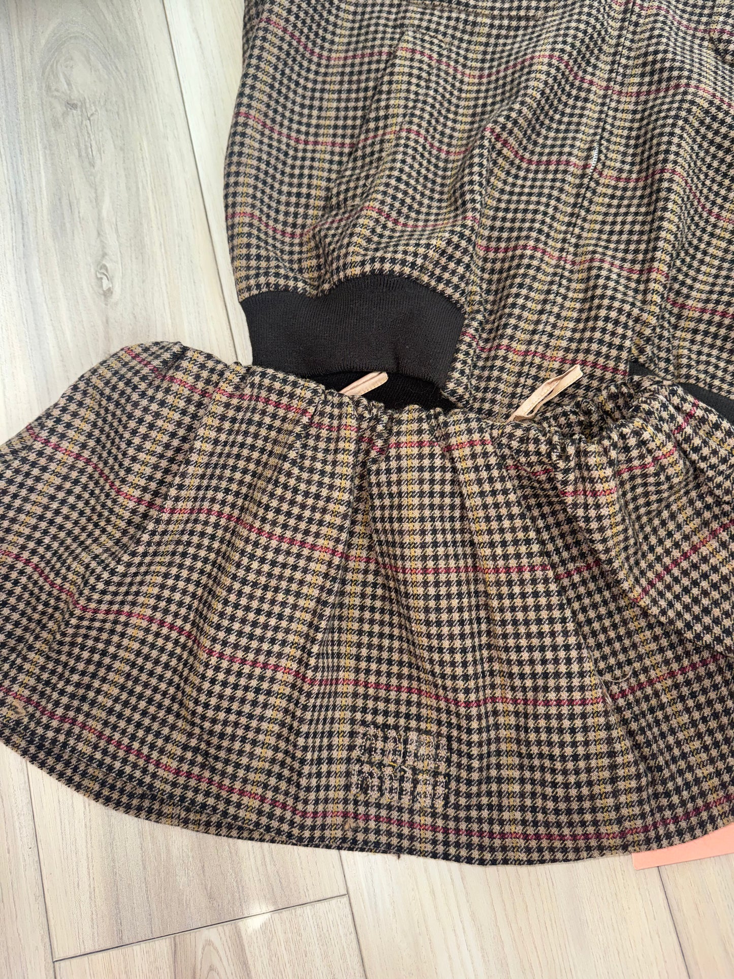 Set Miu Miu small pero viene oversized top quality chamarra y falda