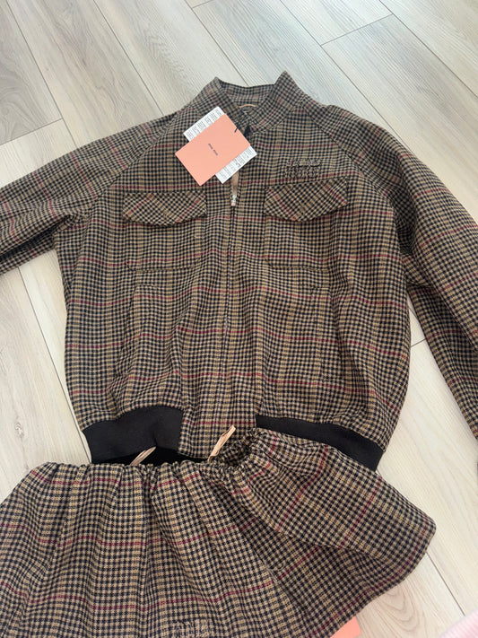 Set Miu Miu small pero viene oversized top quality chamarra y falda