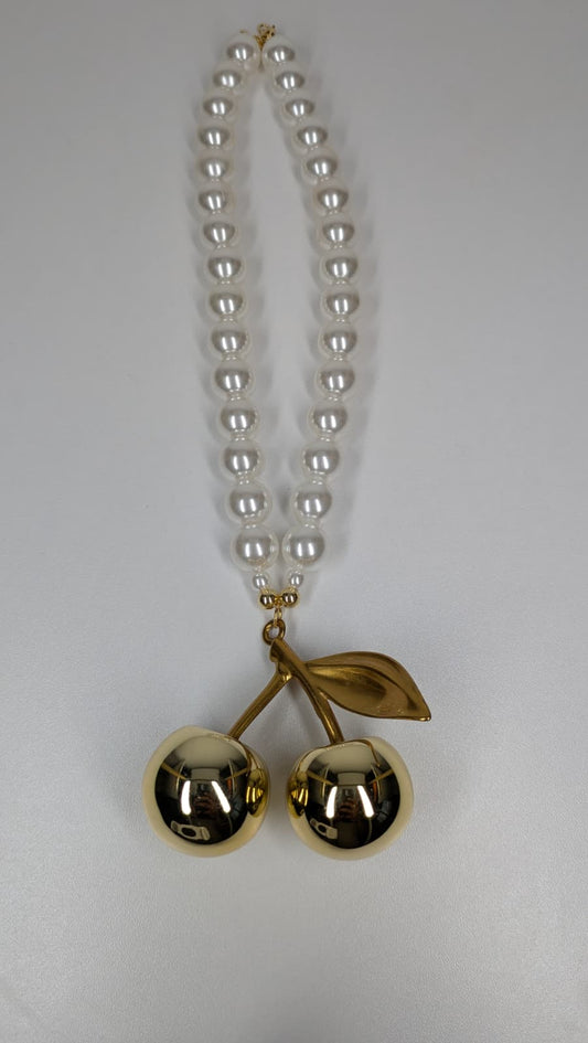 Collar Perla con cerezas dorada