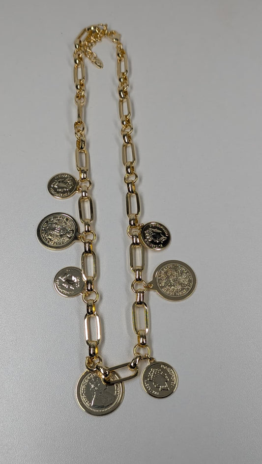 Collar de monedas son dos vienen juntos
