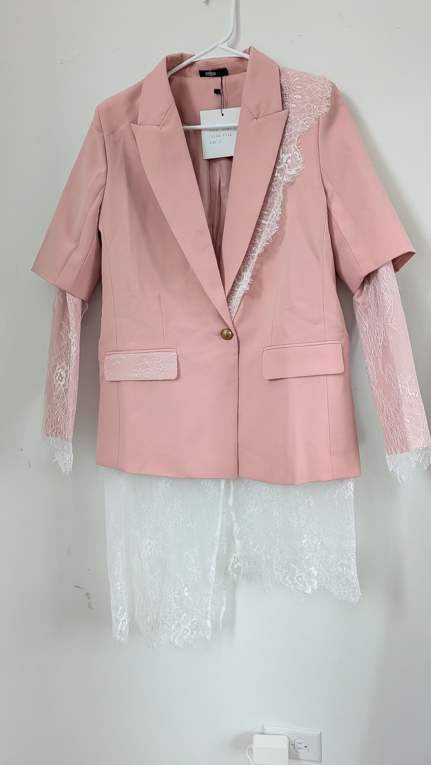 Blazer rosa con encaje