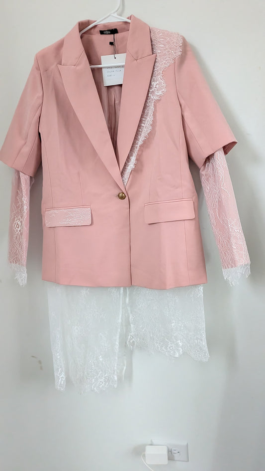 Blazer rosa con encaje