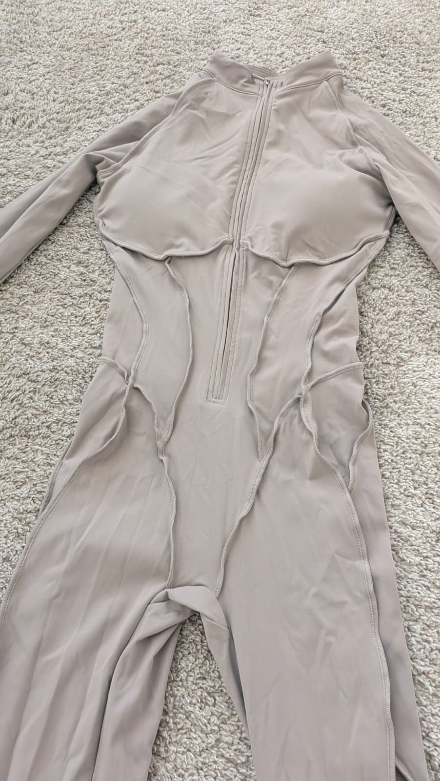 Jumpsuit beige small closet sale nuevo