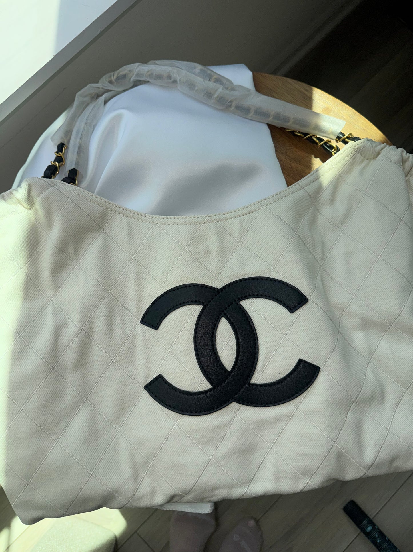 Bolsa Chanel Blanca extra grande con cartera solo cubre polvo