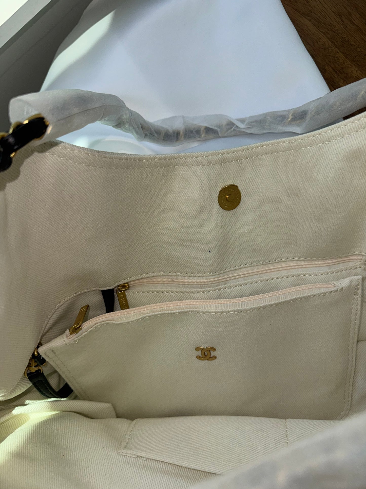 Bolsa Chanel Blanca extra grande con cartera solo cubre polvo