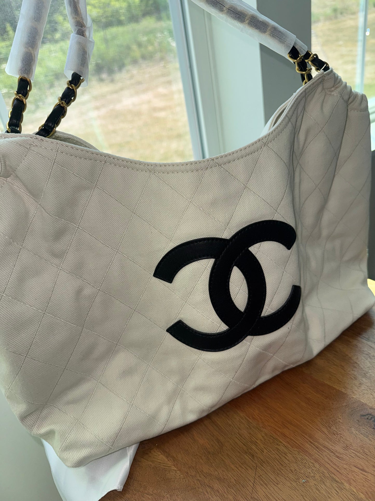 Bolsa Chanel Blanca extra grande con cartera solo cubre polvo