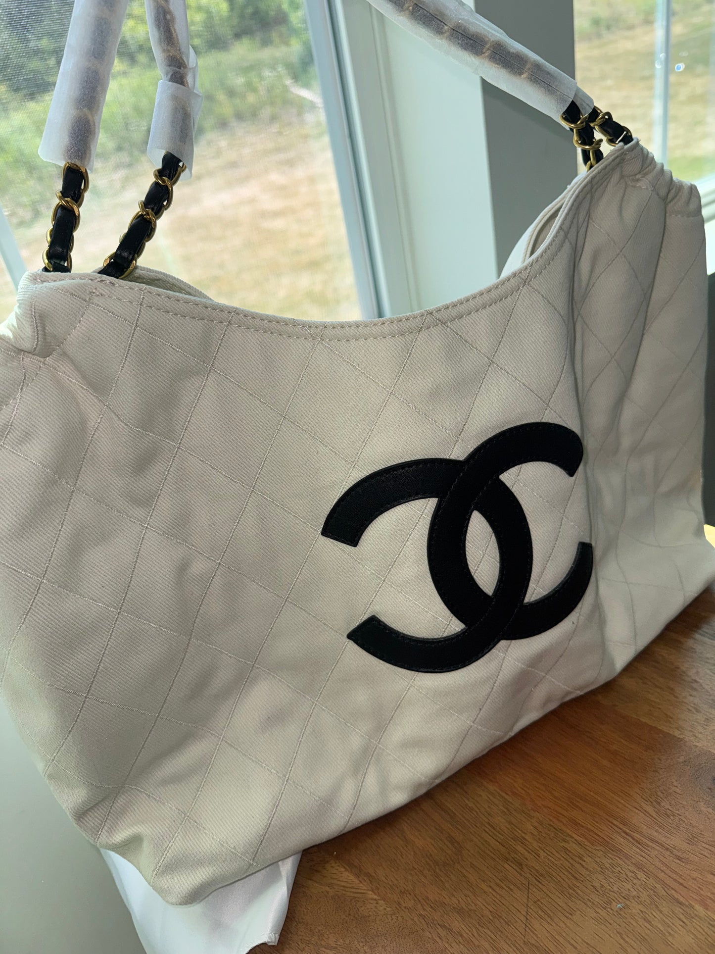 Bolsa Chanel Blanca extra grande con cartera solo cubre polvo