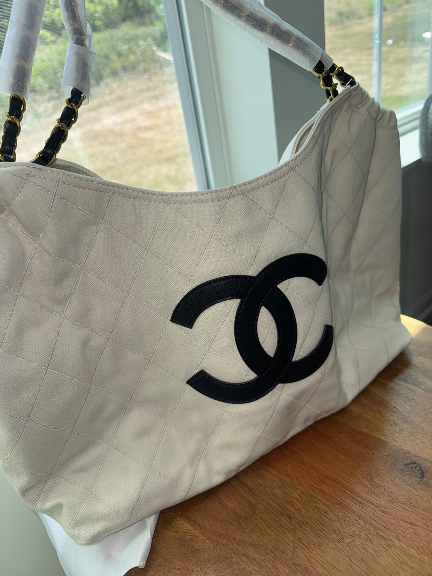 Bolsa Chanel Blanca extra grande con cartera solo cubre polvo