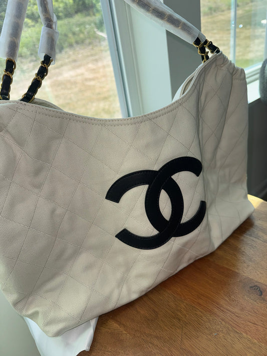 Bolsa Chanel Blanca extra grande con cartera solo cubre polvo