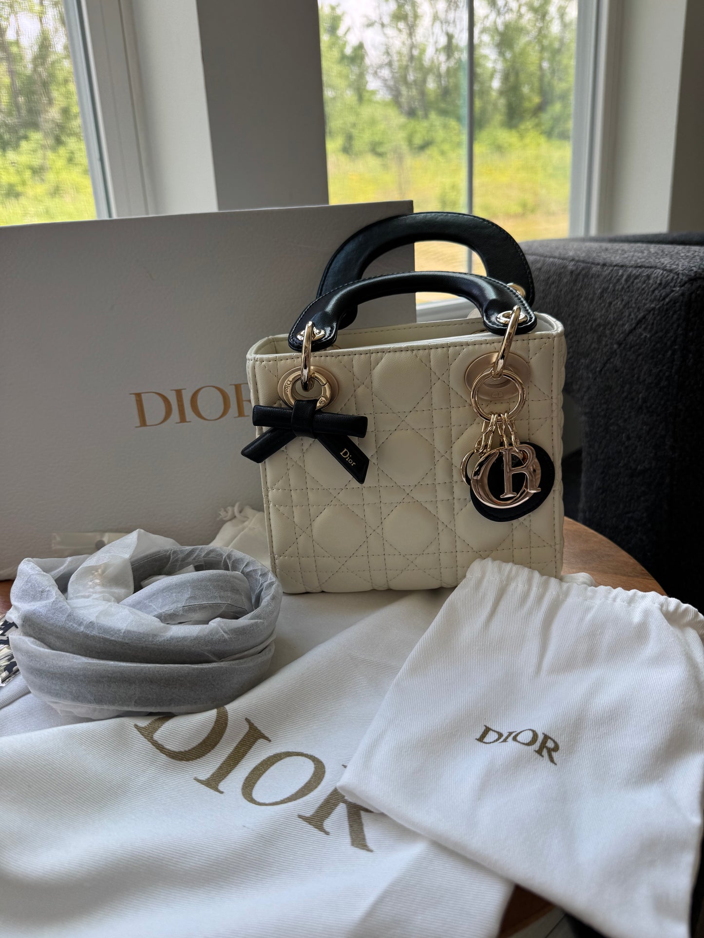 Bolsa Dior beige con negro nueva temporada con accesorios y caja