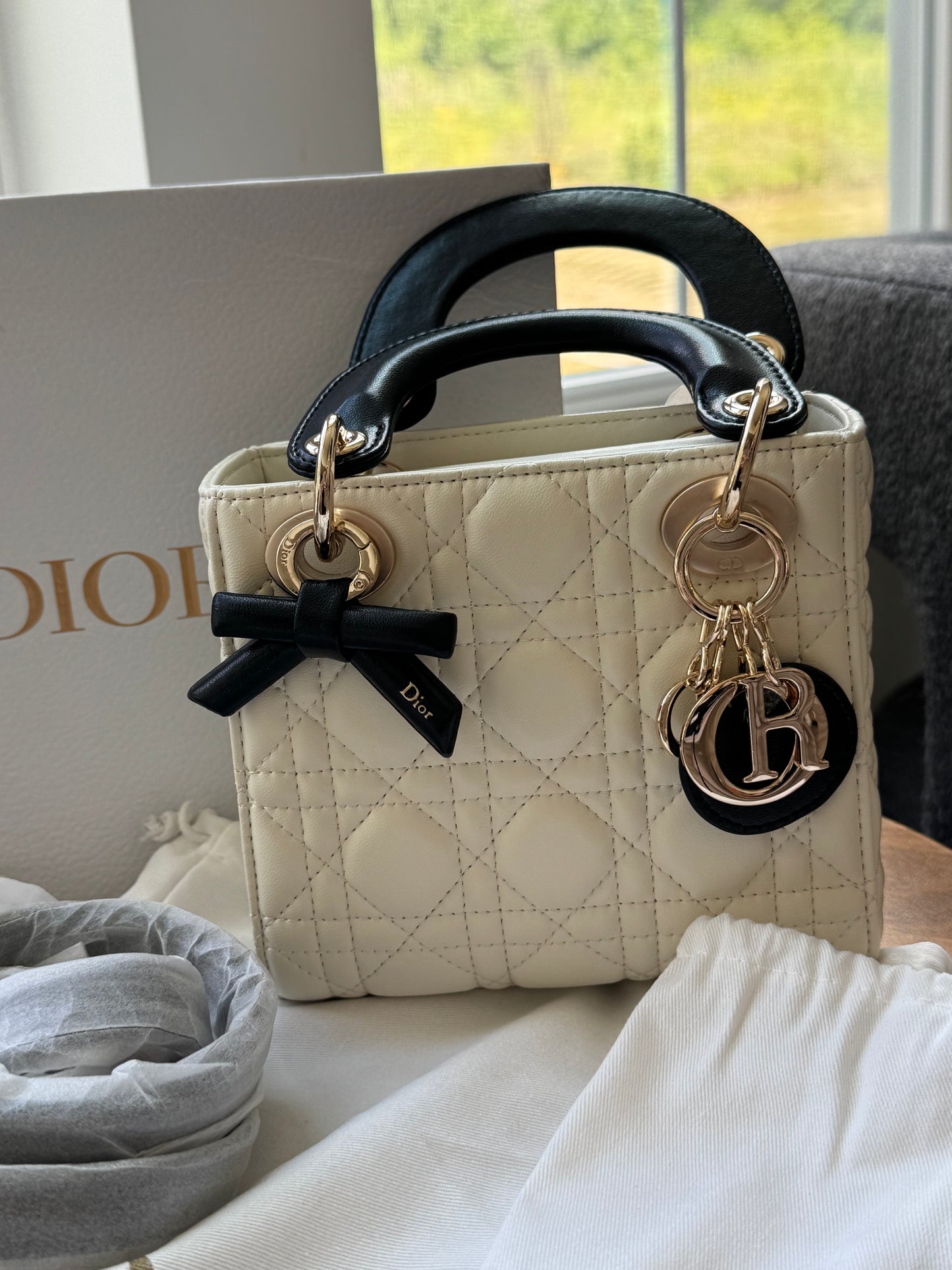 Bolsa Dior beige con negro nueva temporada con accesorios y caja