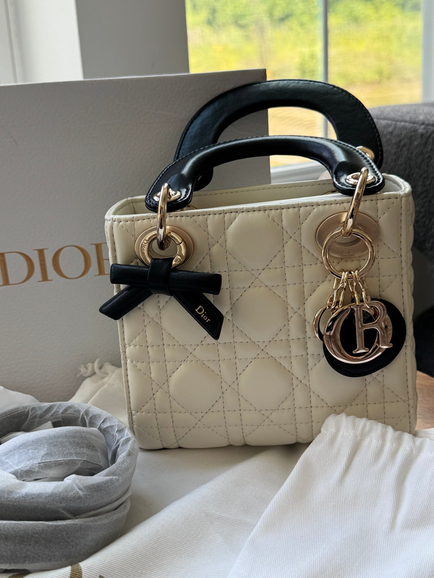 Bolsa Dior beige con negro nueva temporada con accesorios y caja