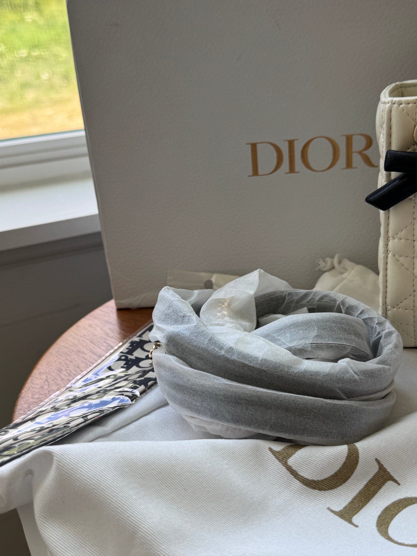 Bolsa Dior beige con negro nueva temporada con accesorios y caja
