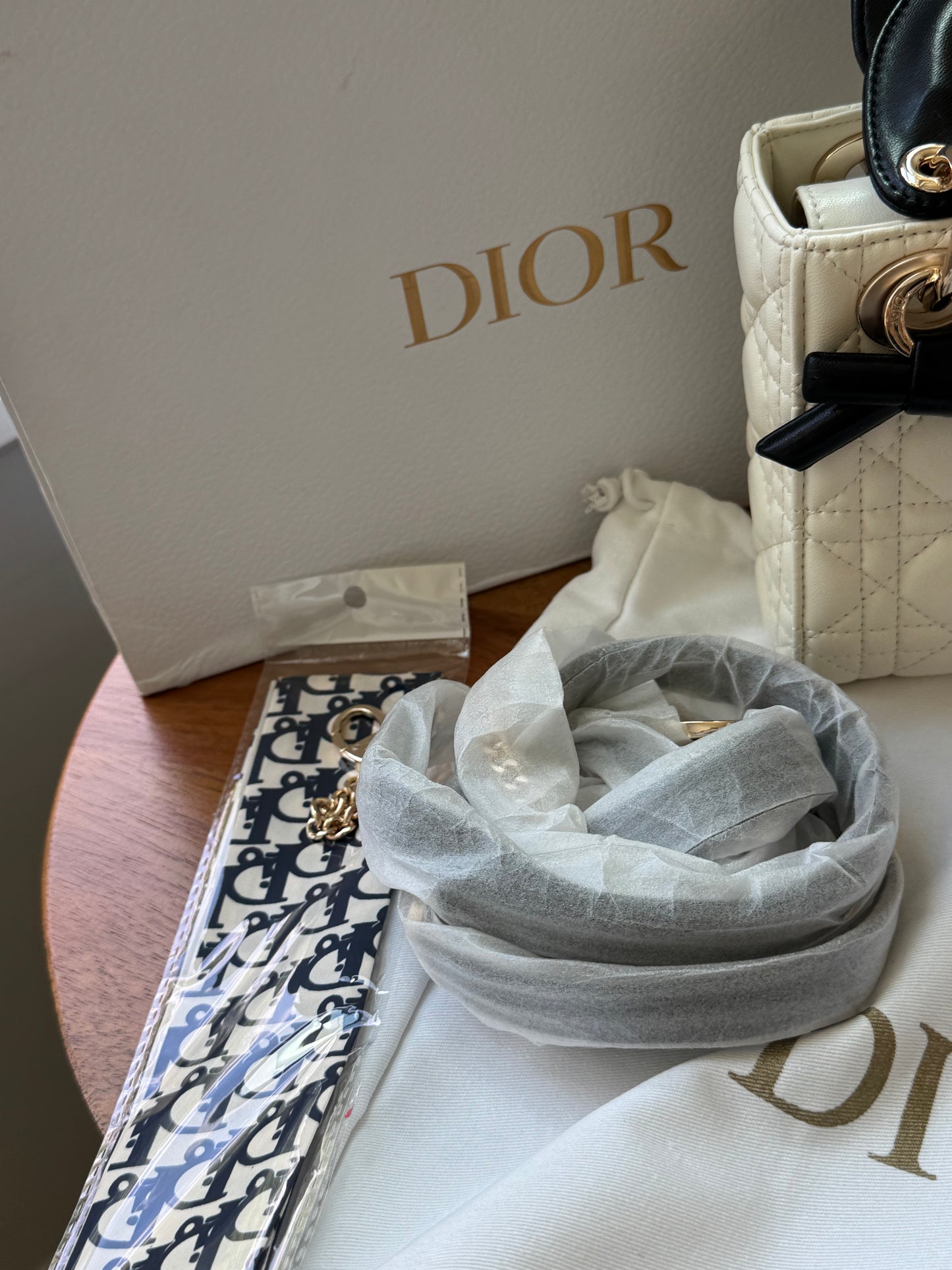 Bolsa Dior beige con negro nueva temporada con accesorios y caja