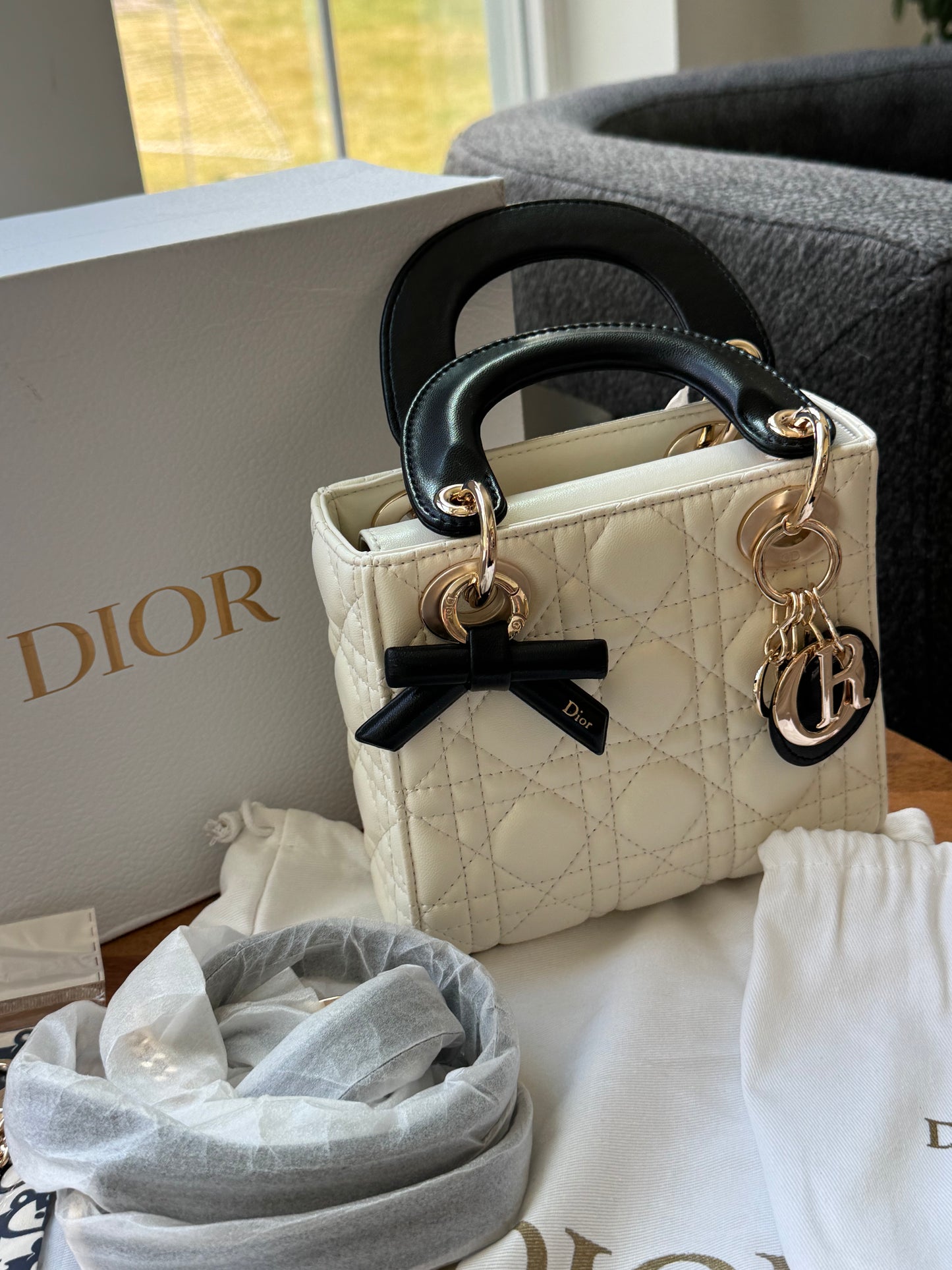 Bolsa Dior beige con negro nueva temporada con accesorios y caja