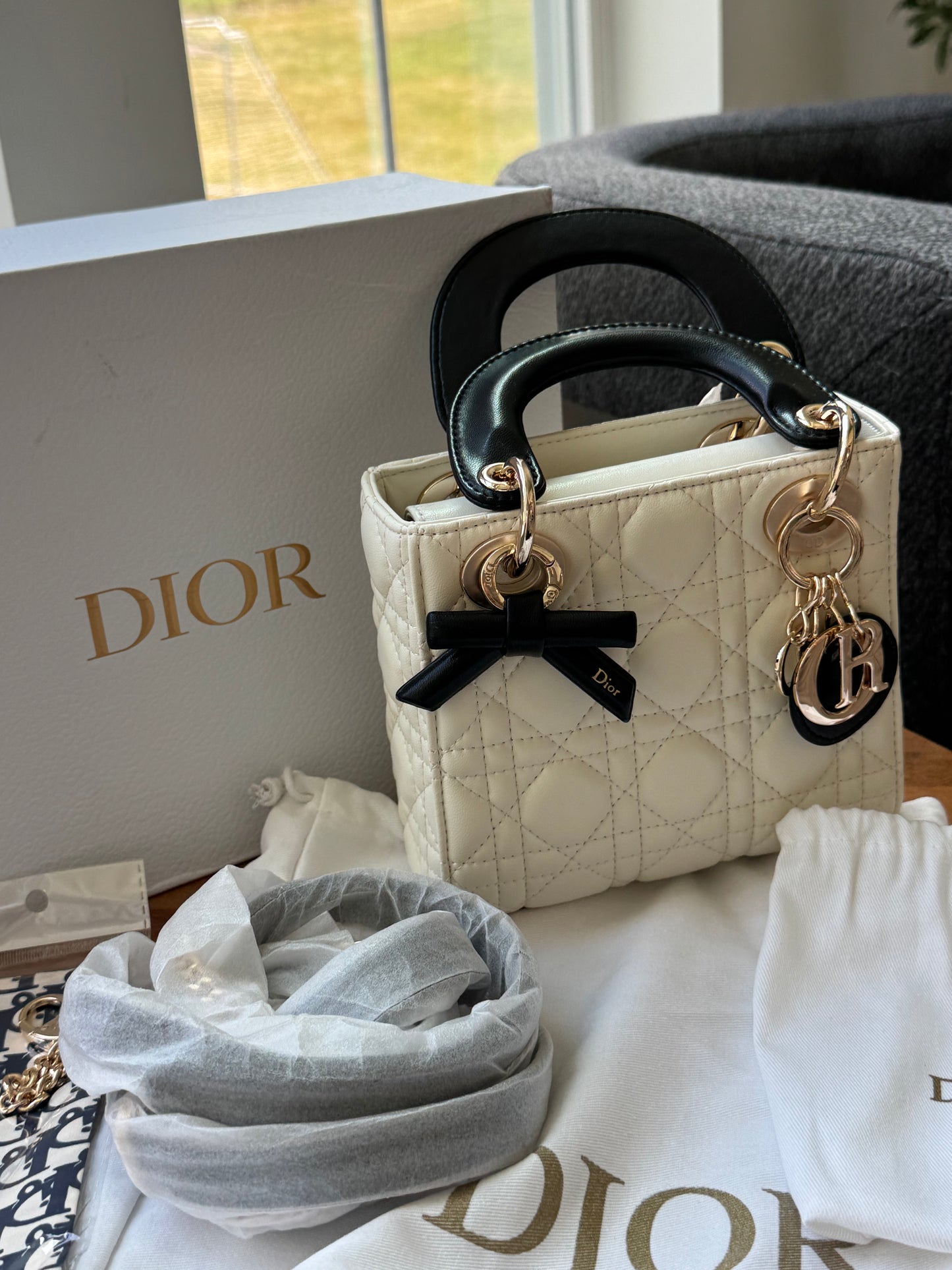 Bolsa Dior beige con negro nueva temporada con accesorios y caja