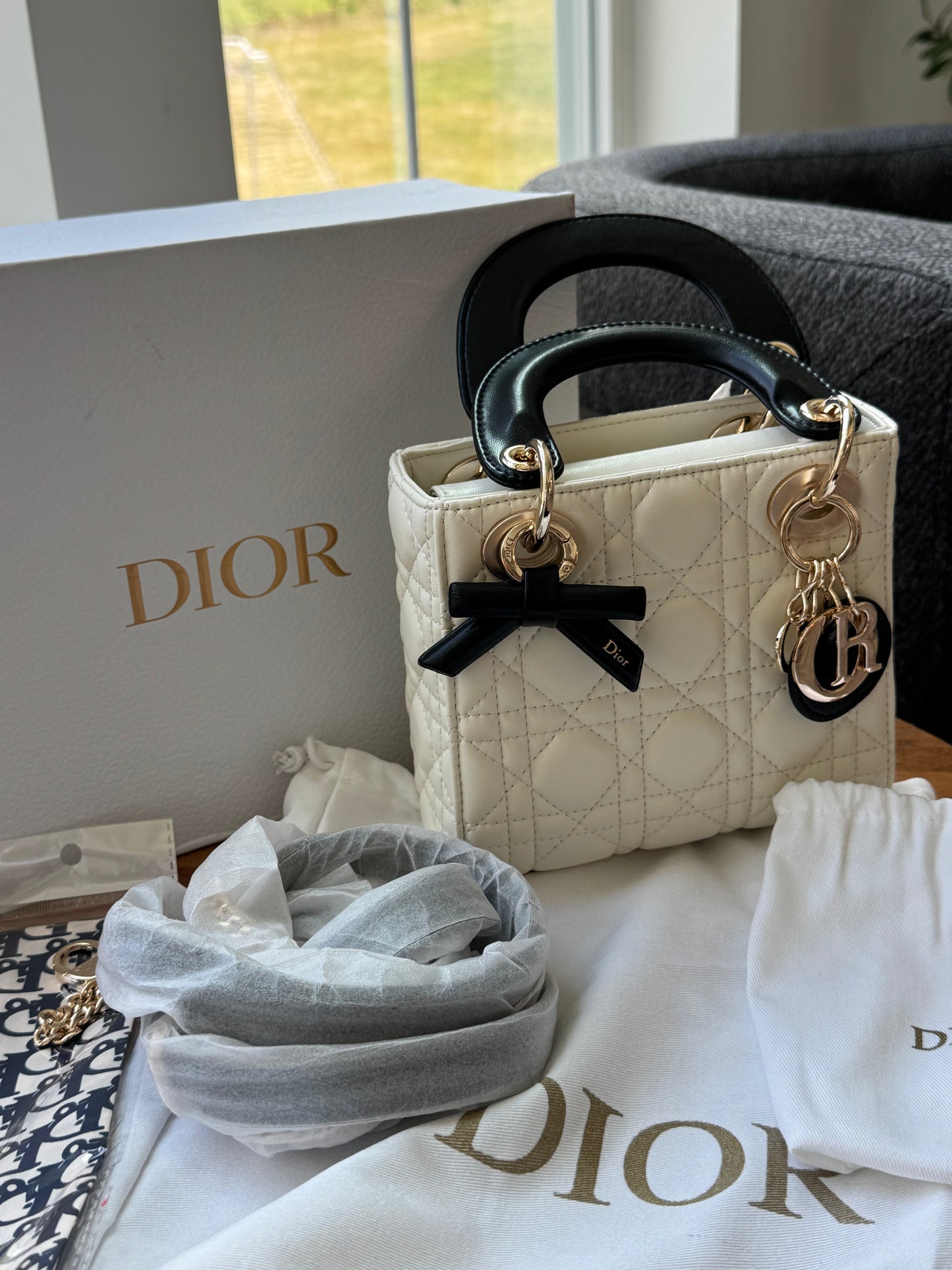 Bolsa Dior beige con negro nueva temporada con accesorios y caja