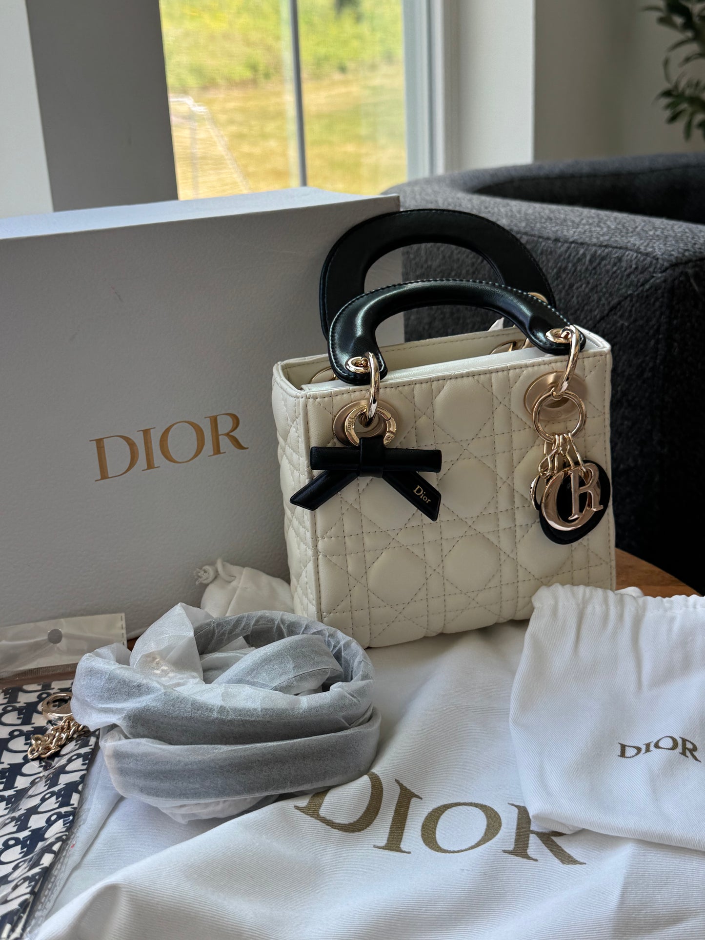 Bolsa Dior beige con negro nueva temporada con accesorios y caja