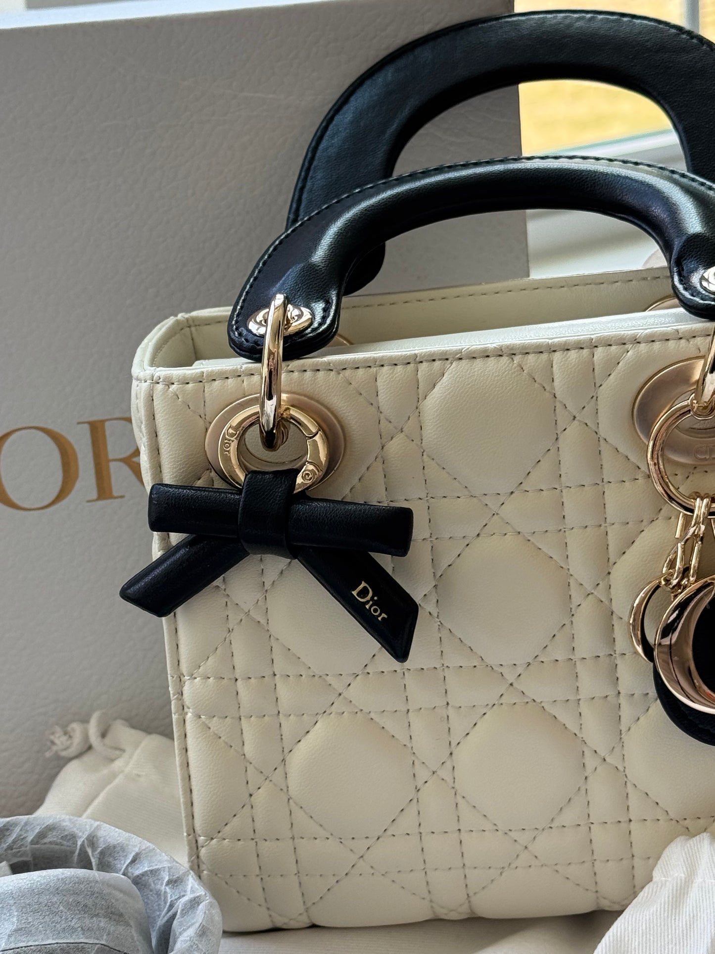 Bolsa Dior beige con negro nueva temporada con accesorios y caja