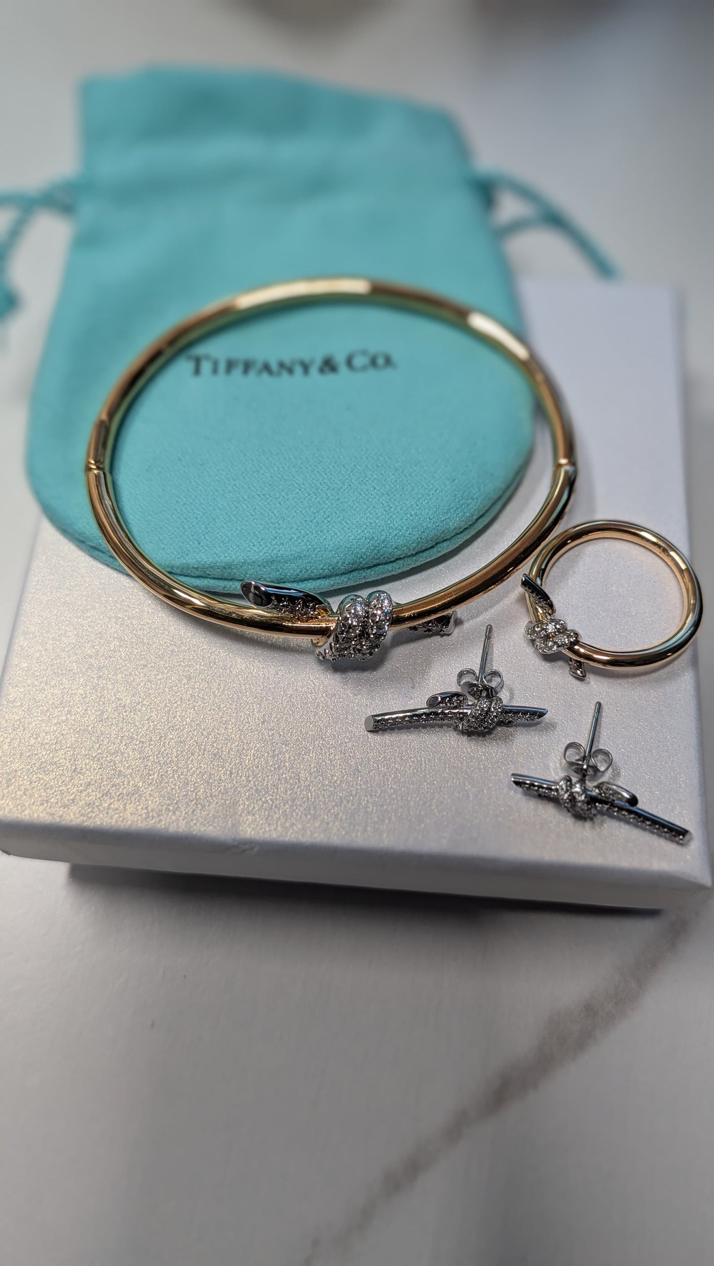 Set Tiffany top quality , earrings , ring and bracelet