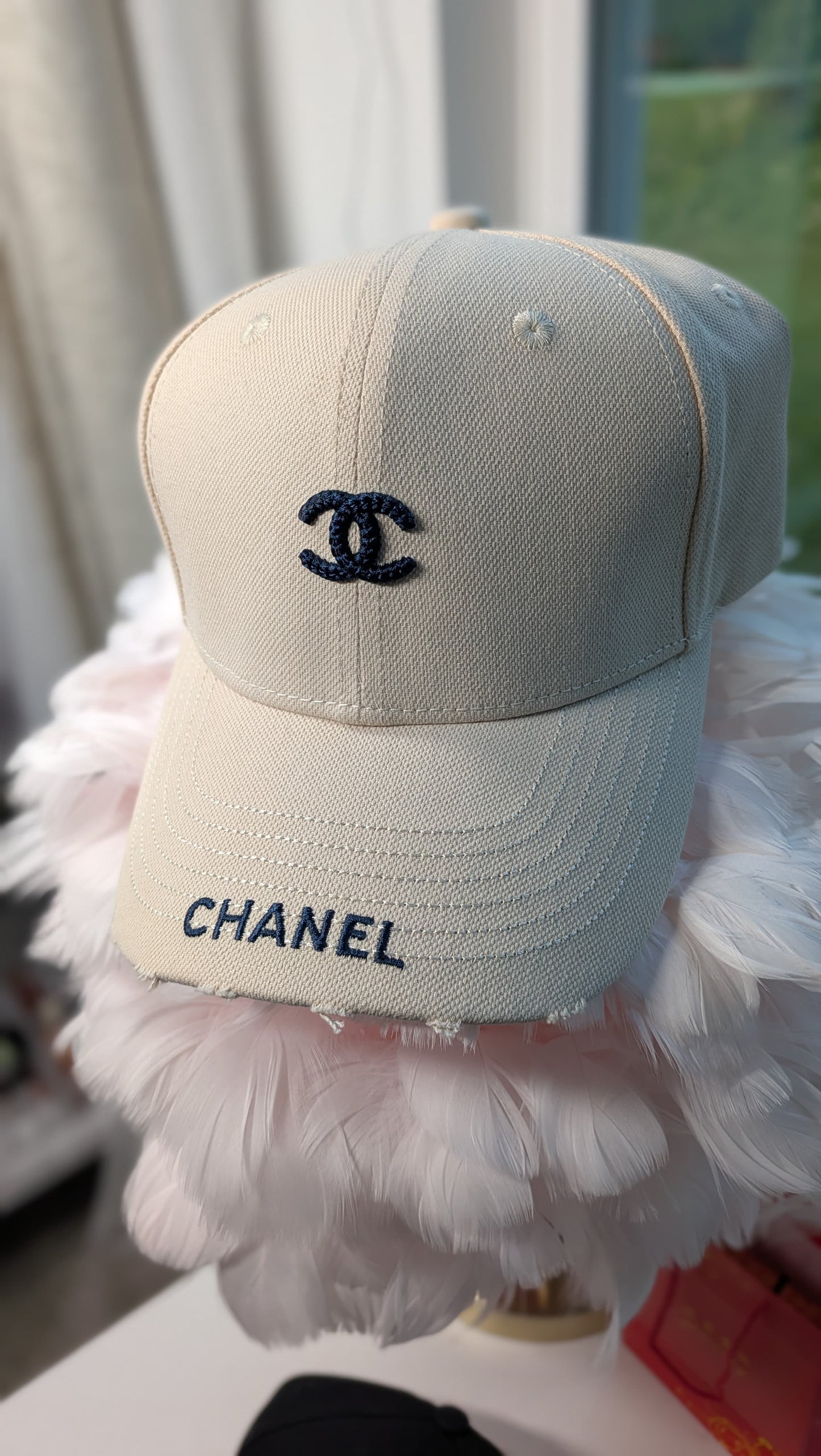 Gorra Chanel beige