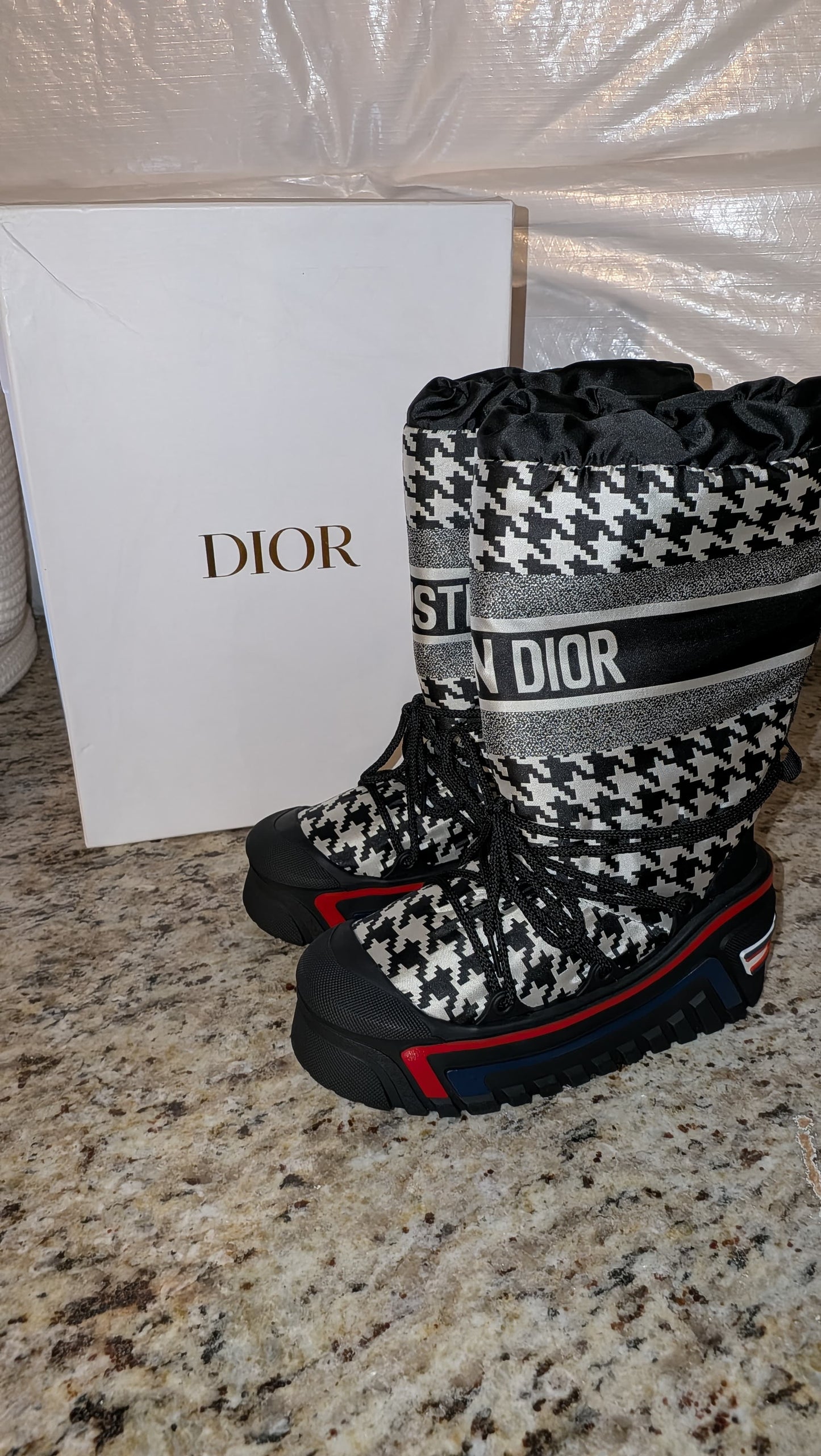 Botas Dior talla 8 nuevas con caja