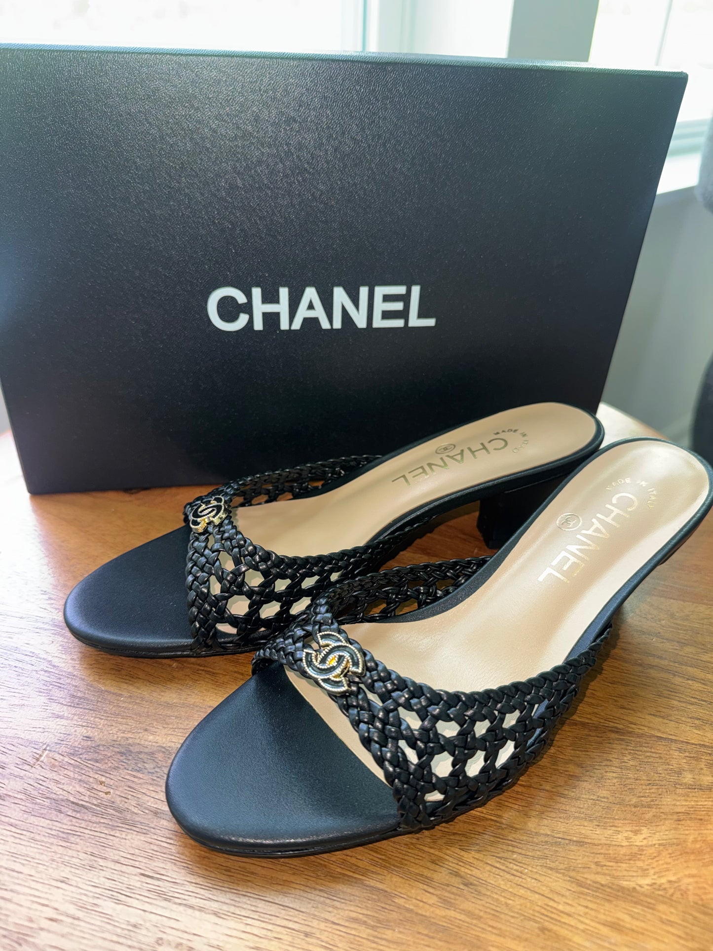 Tacones Chanel talla 8 top quality con caja y cubre polvo