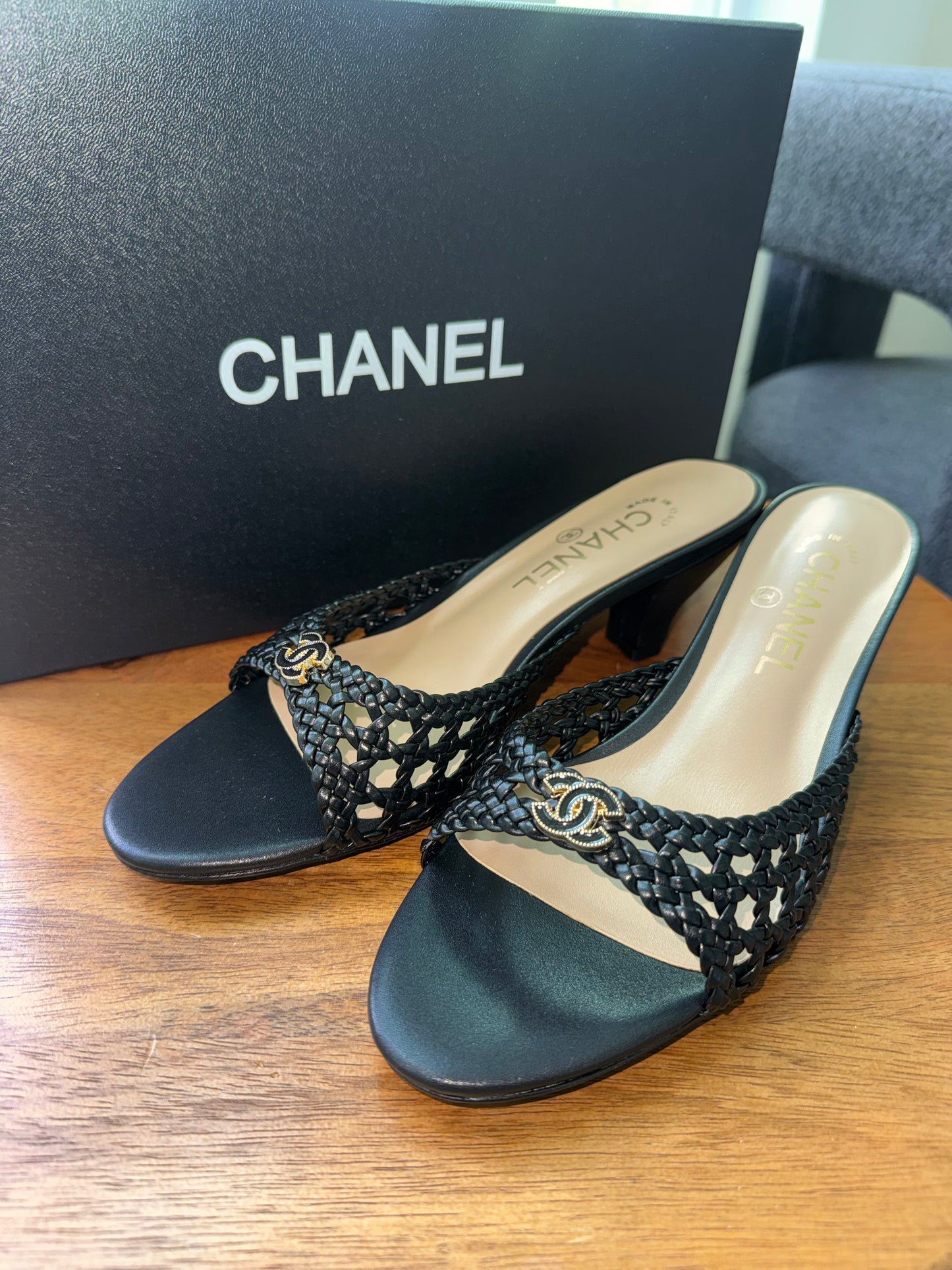 Tacones Chanel talla 8 top quality con caja y cubre polvo