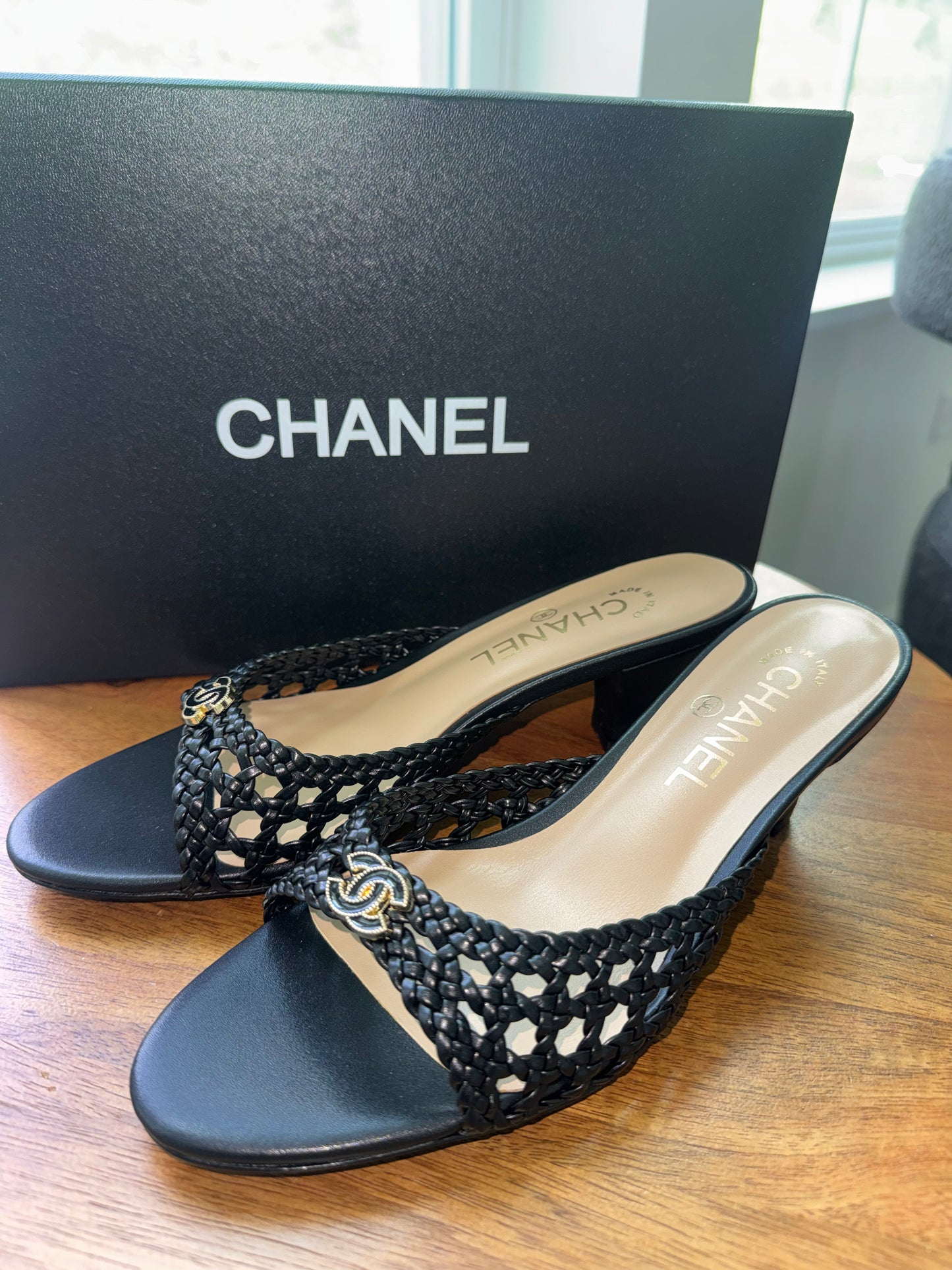 Tacones Chanel talla 8 top quality con caja y cubre polvo