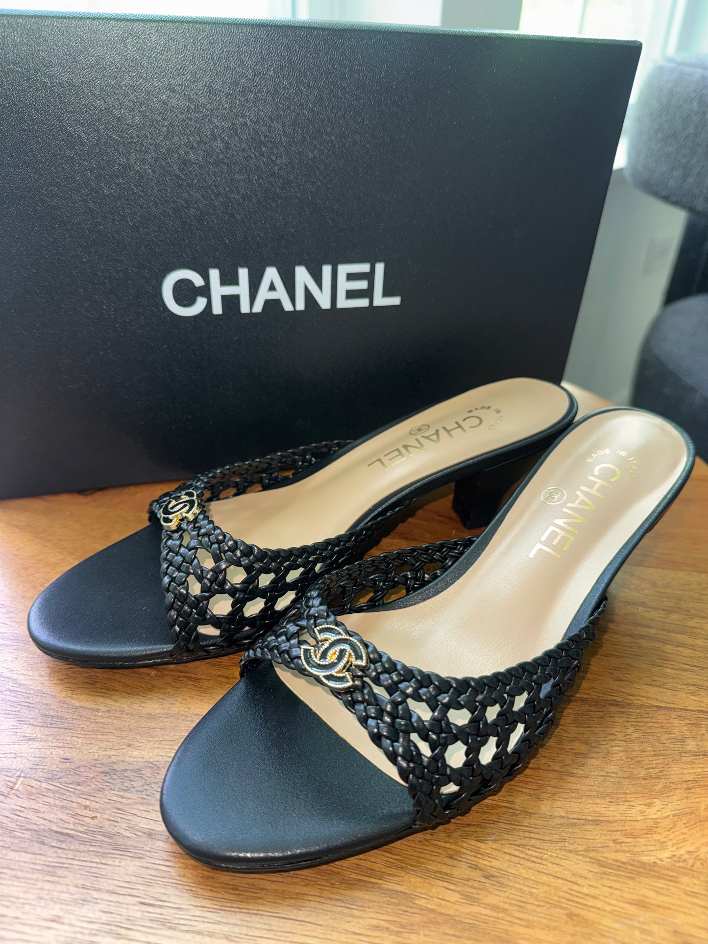 Tacones Chanel talla 8 top quality con caja y cubre polvo