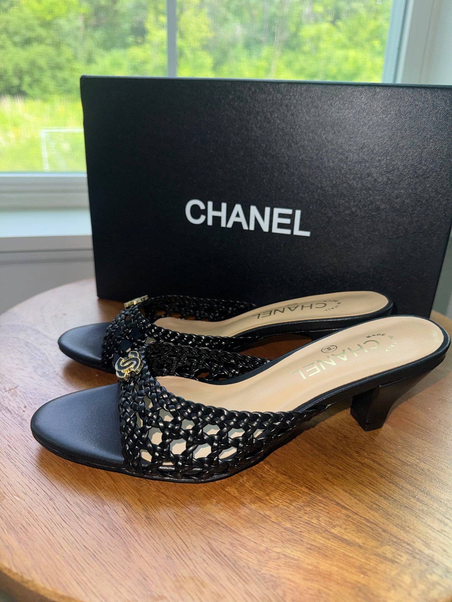 Tacones Chanel talla 8 top quality con caja y cubre polvo