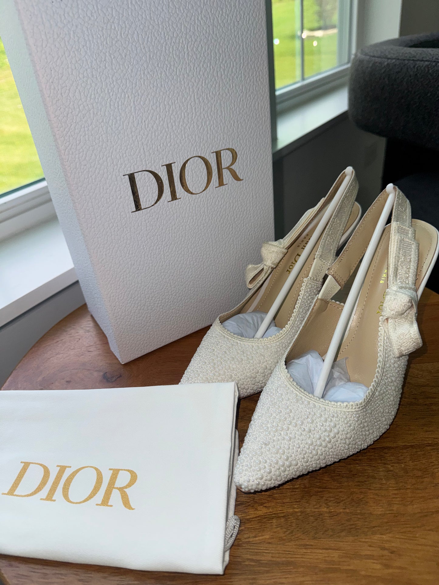 Tacones Dior talla 8 con perlas top quality beige