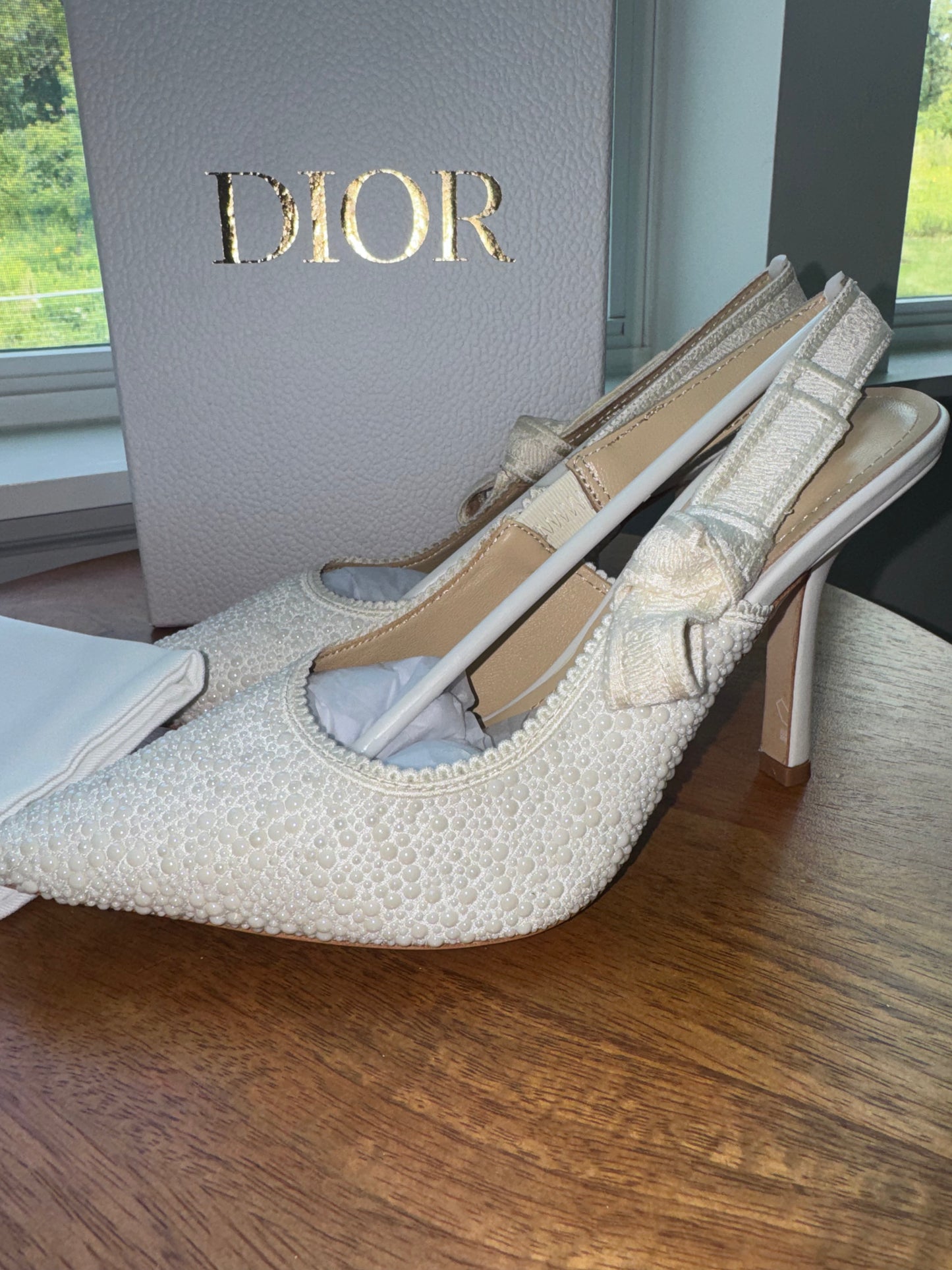 Tacones Dior talla 8 con perlas top quality beige